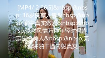 自购海边浴场厕所美女脱光了拉屎撒尿