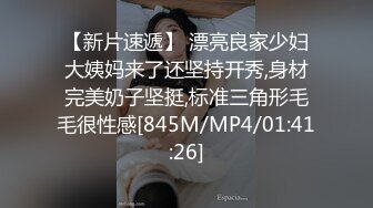 欧美大妞就是会玩，电竞椅子上掰腿深入近景精湛口活后入啪啪道具刺激阴蒂